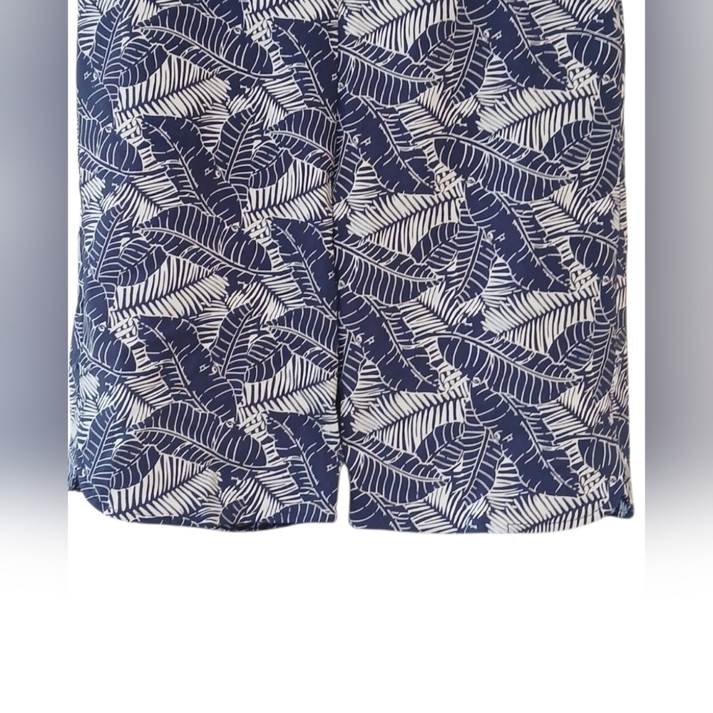 Bella Rose - Blue & White Shorts W/Floral Design, Front Pockets, Elastic Waist, - Picture 6 of 9